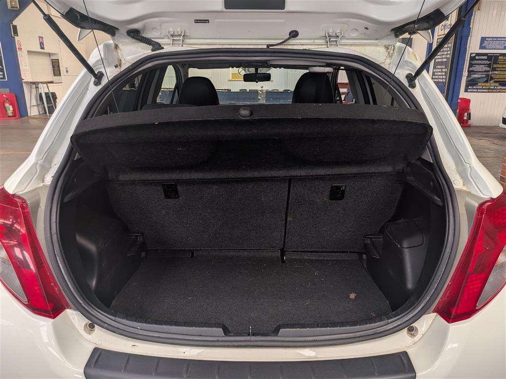 <p>2011 TOYOTA YARIS SR VVT-I</p>