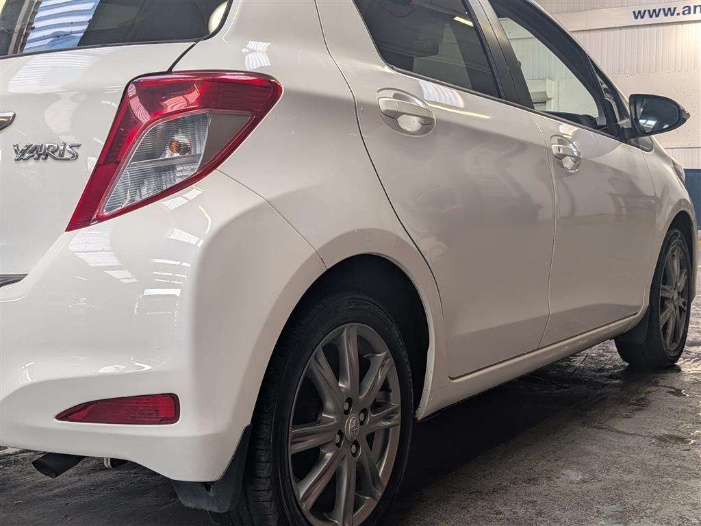 <p>2011 TOYOTA YARIS SR VVT-I</p>