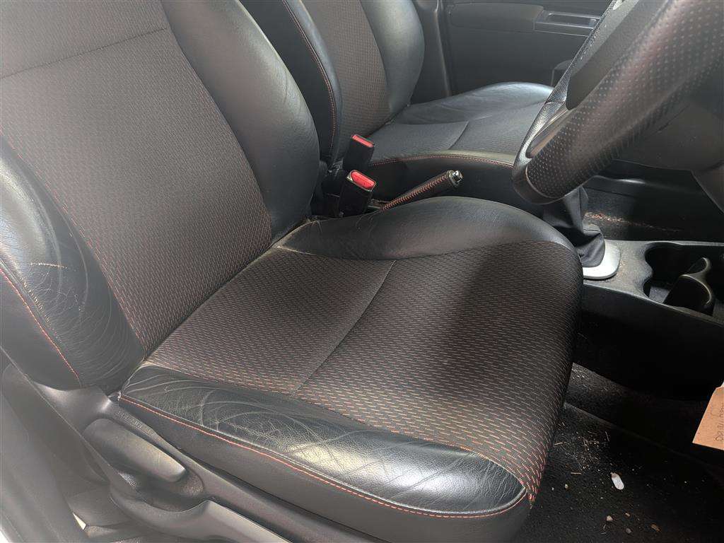 <p>2011 TOYOTA YARIS SR VVT-I</p>