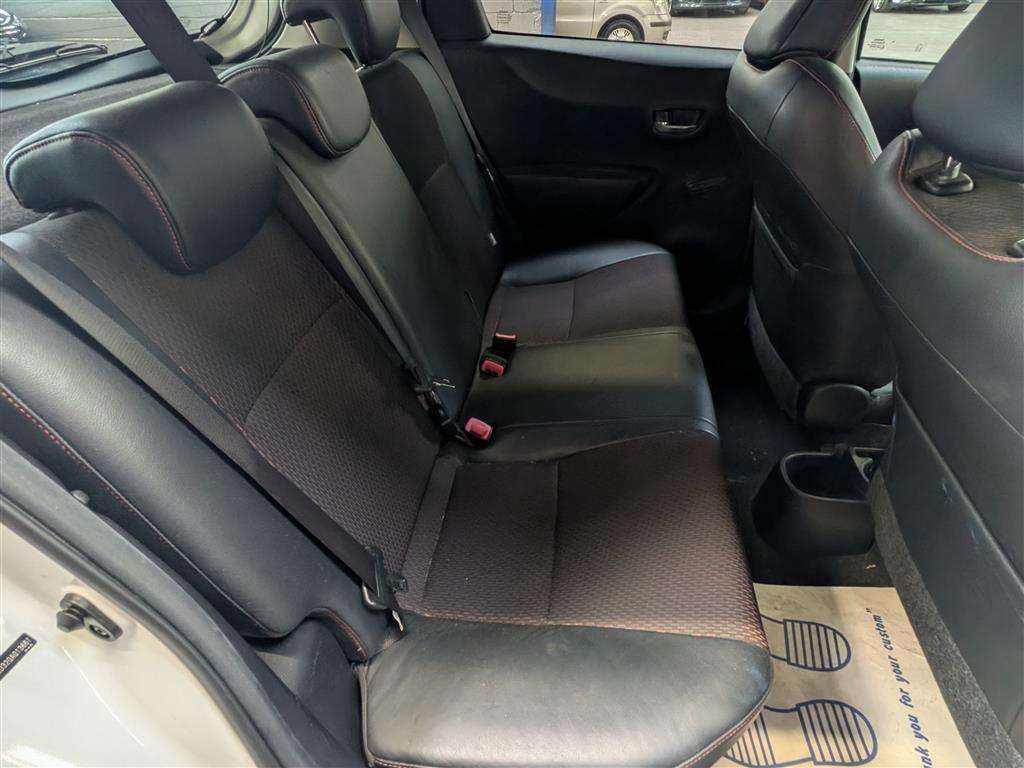 <p>2011 TOYOTA YARIS SR VVT-I</p>