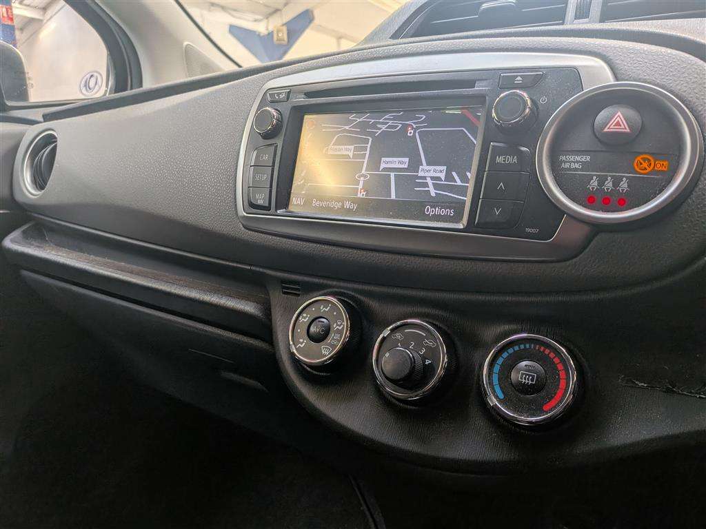<p>2011 TOYOTA YARIS SR VVT-I</p>