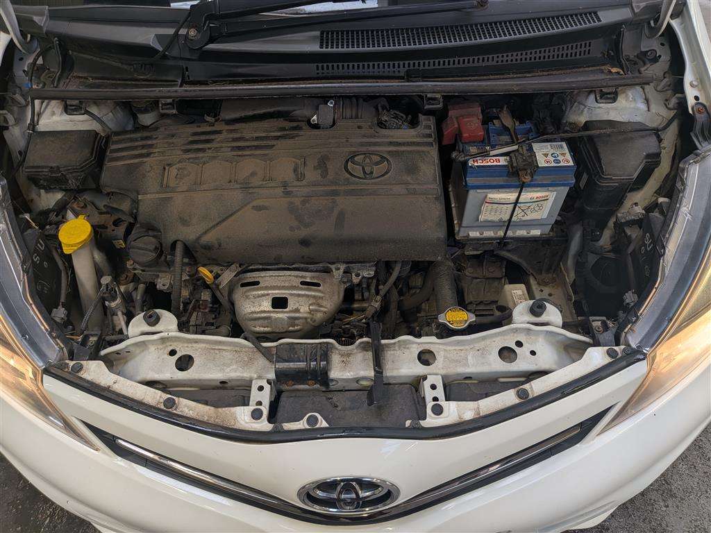 <p>2011 TOYOTA YARIS SR VVT-I</p>