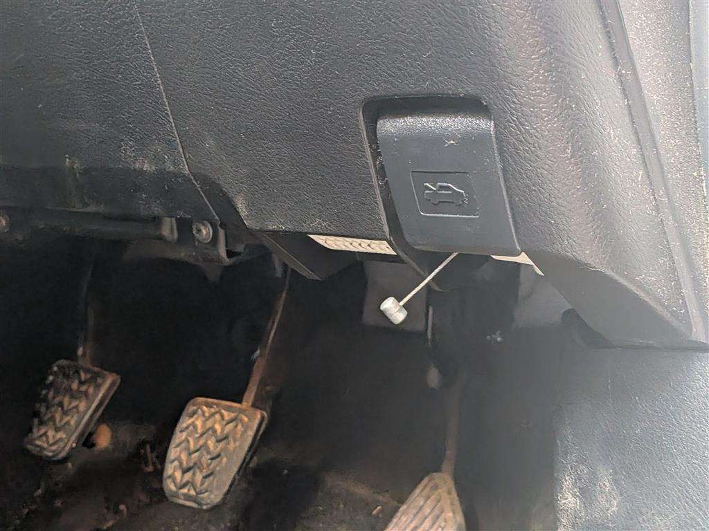 <p>2011 TOYOTA YARIS SR VVT-I</p>