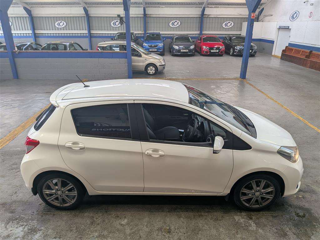 <p>2011 TOYOTA YARIS SR VVT-I</p>