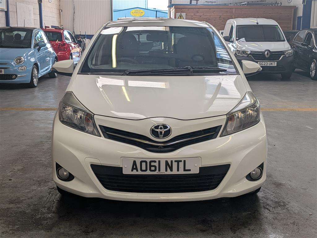 <p>2011 TOYOTA YARIS SR VVT-I</p>