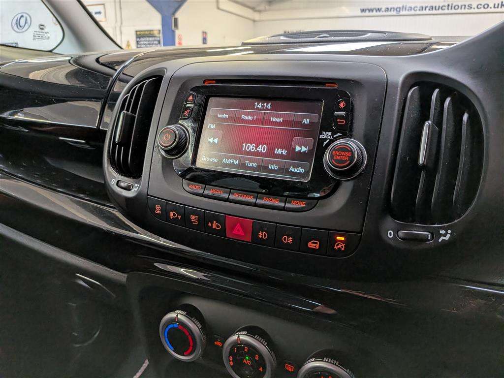 <p>2014 FIAT 500L TREKKING MULTIJET</p>