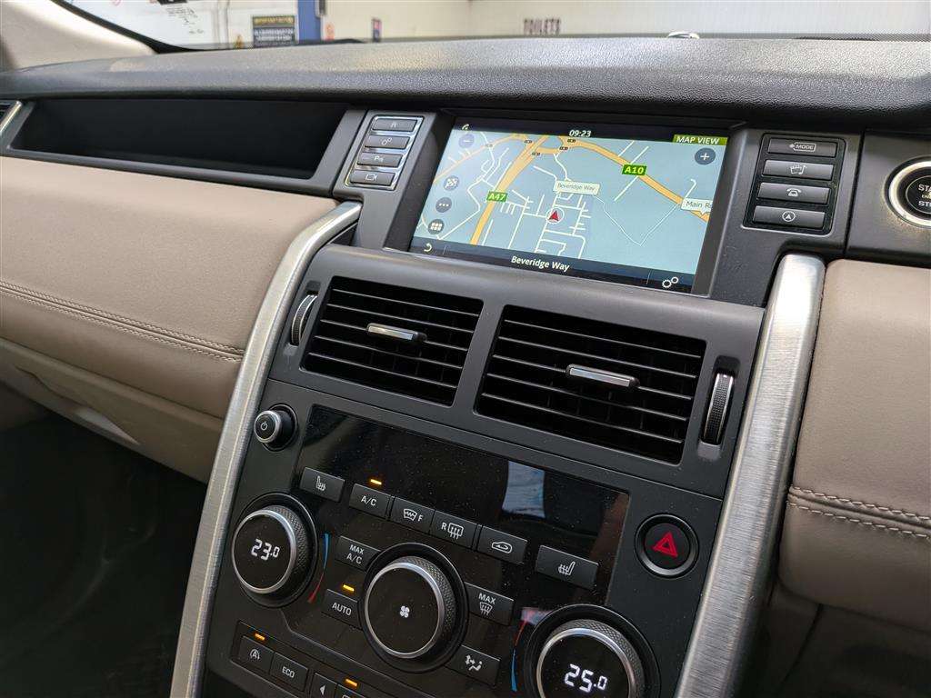 <p>2015 LAND ROVER DISCOVERY SPORT HSE TD4 A</p>
