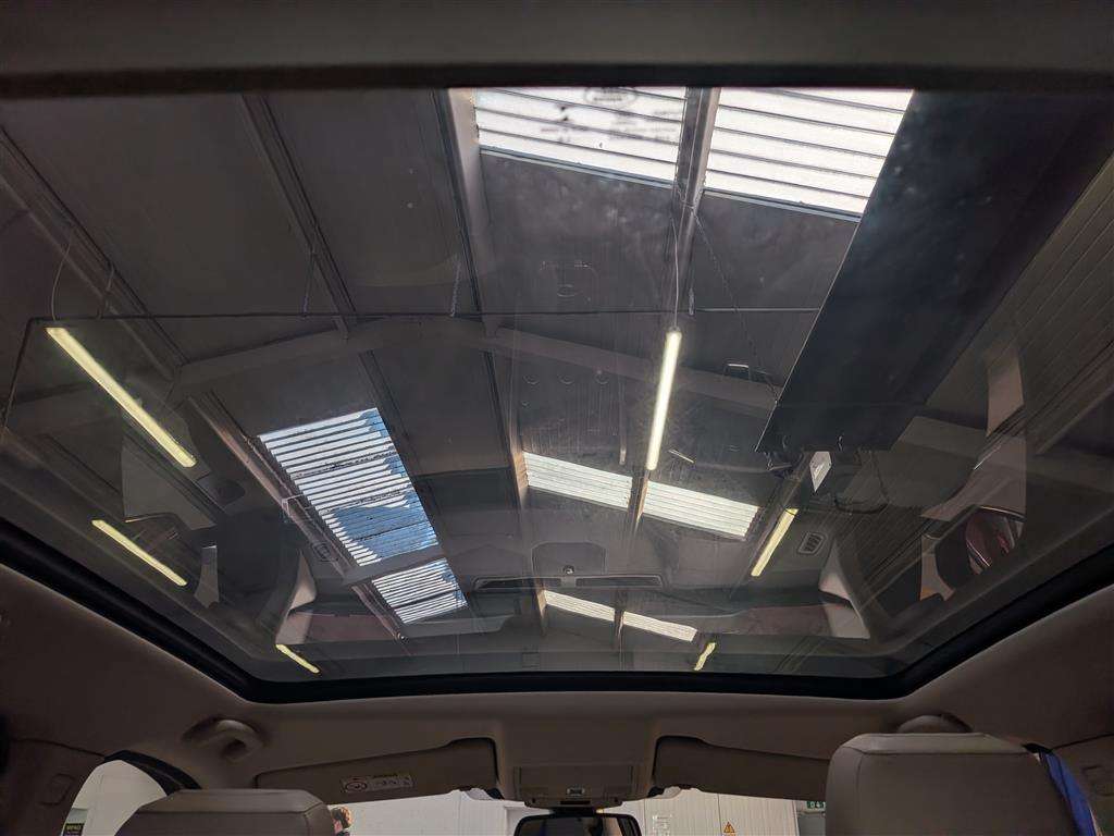 <p>2015 LAND ROVER DISCOVERY SPORT HSE TD4 A</p>