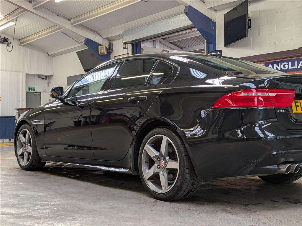<p>2017 JAGUAR XE R-SPORT D AUTO</p>