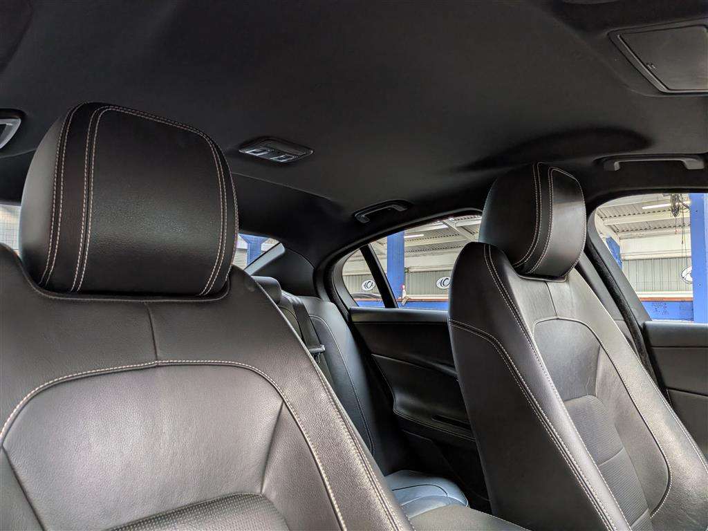 <p>2017 JAGUAR XE R-SPORT D AUTO</p>