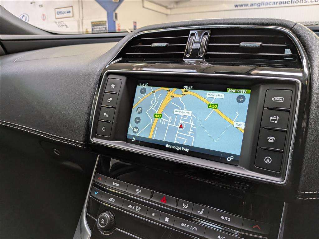 <p>2017 JAGUAR XE R-SPORT D AUTO</p>