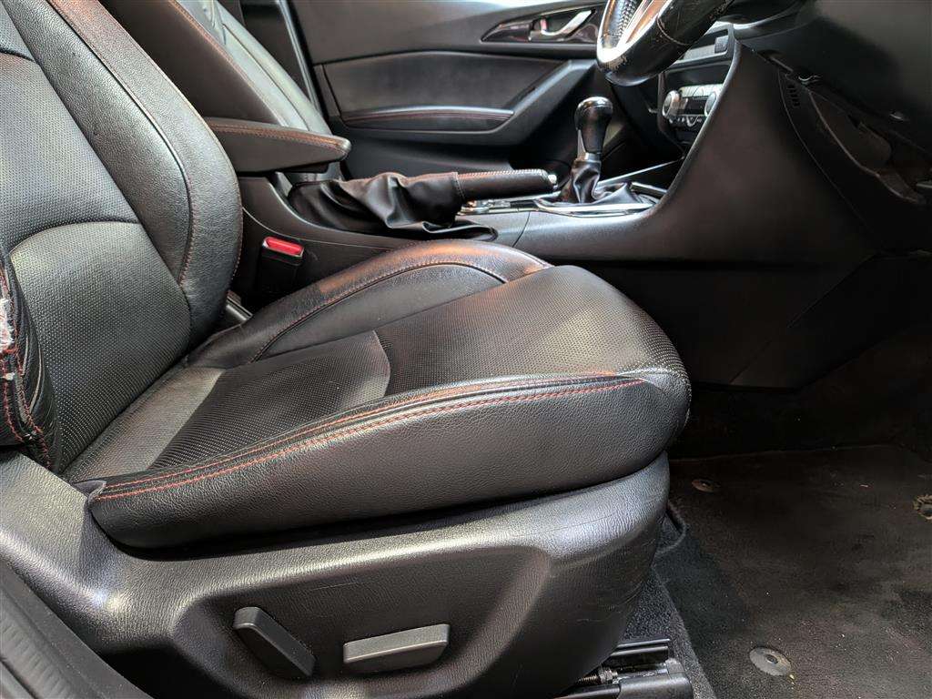 <p>2015 MAZDA 3 SPORT NAV D</p>
