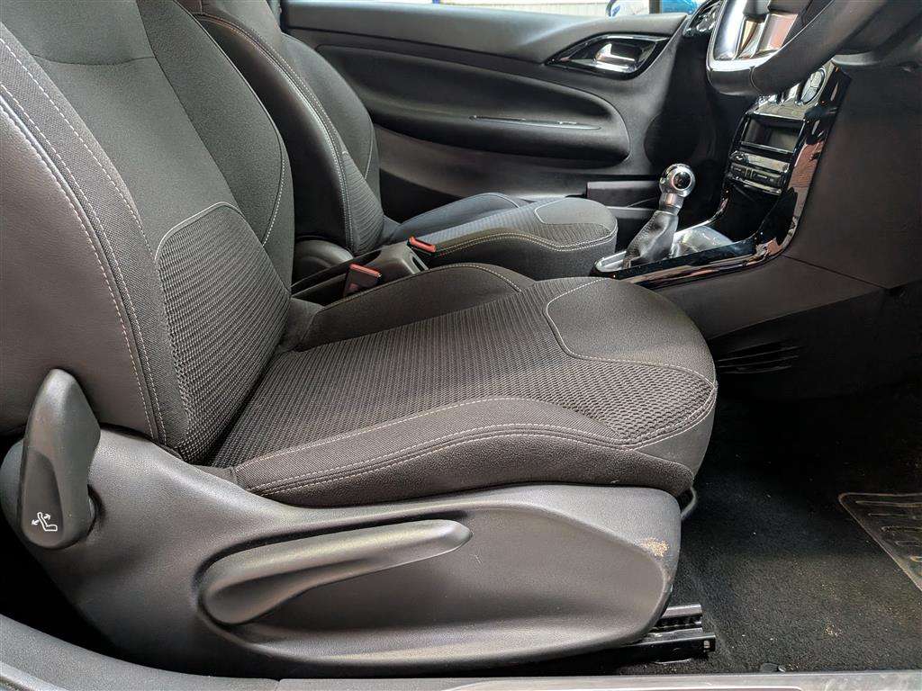 <p>2016 DS DS3 DSTYLE NAV PURETECH S</p>