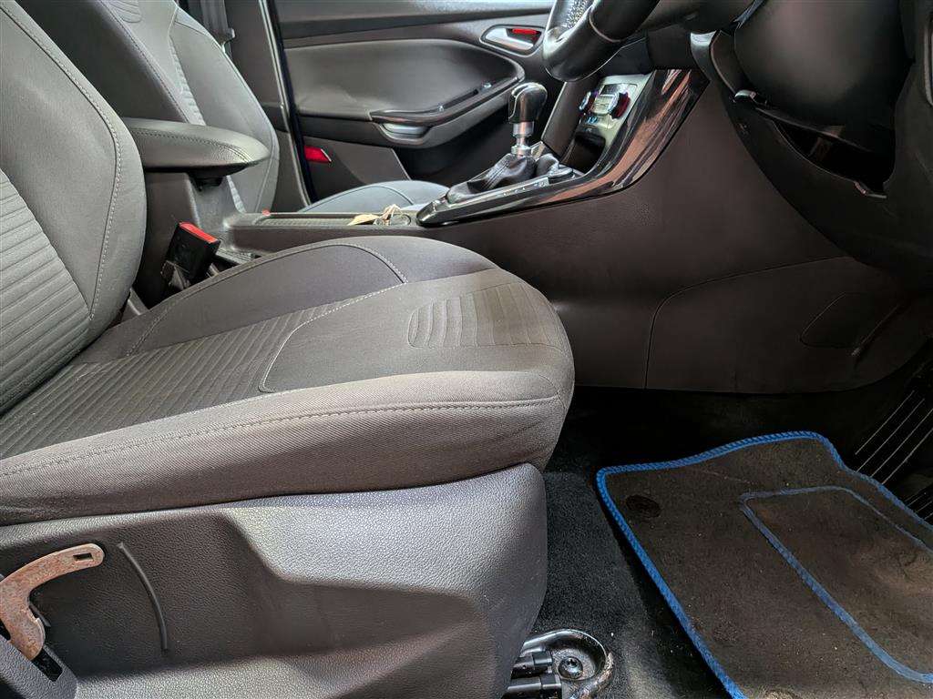 <p>2015 FORD FOCUS TITANIUM</p>