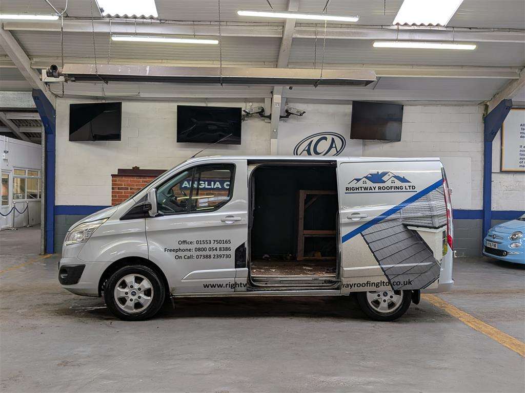 <p>2016 FORD TRANSIT CUSTOM 270 LIMITE</p>