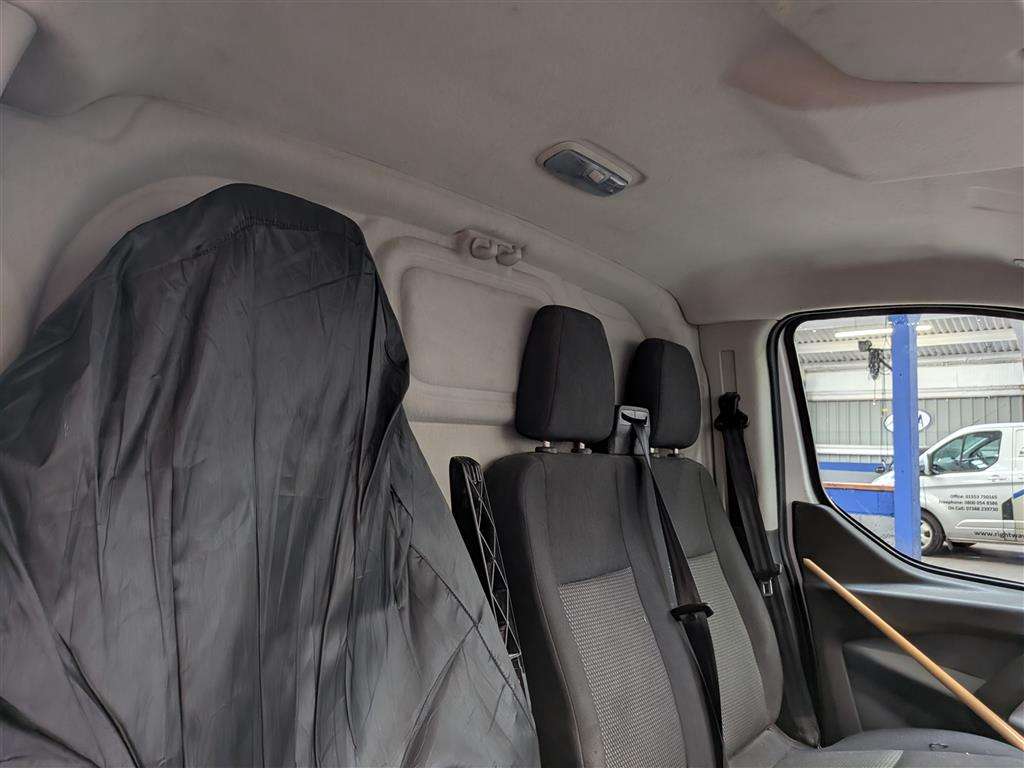 <p>2015 FORD TRANSIT CUSTOM 270 ECO-TE</p>