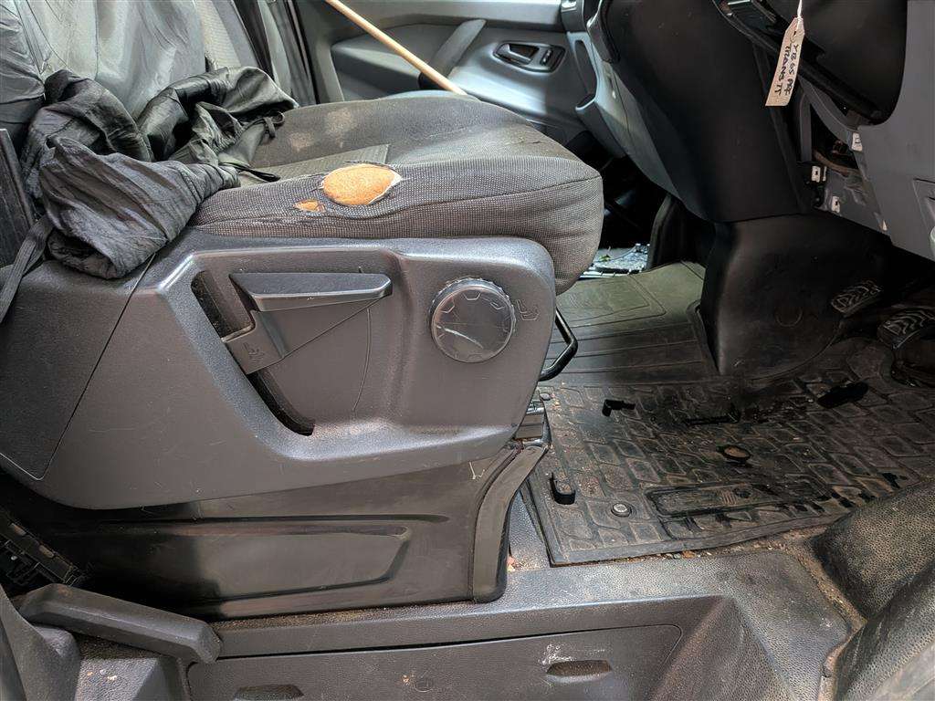 <p>2015 FORD TRANSIT CUSTOM 270 ECO-TE</p>