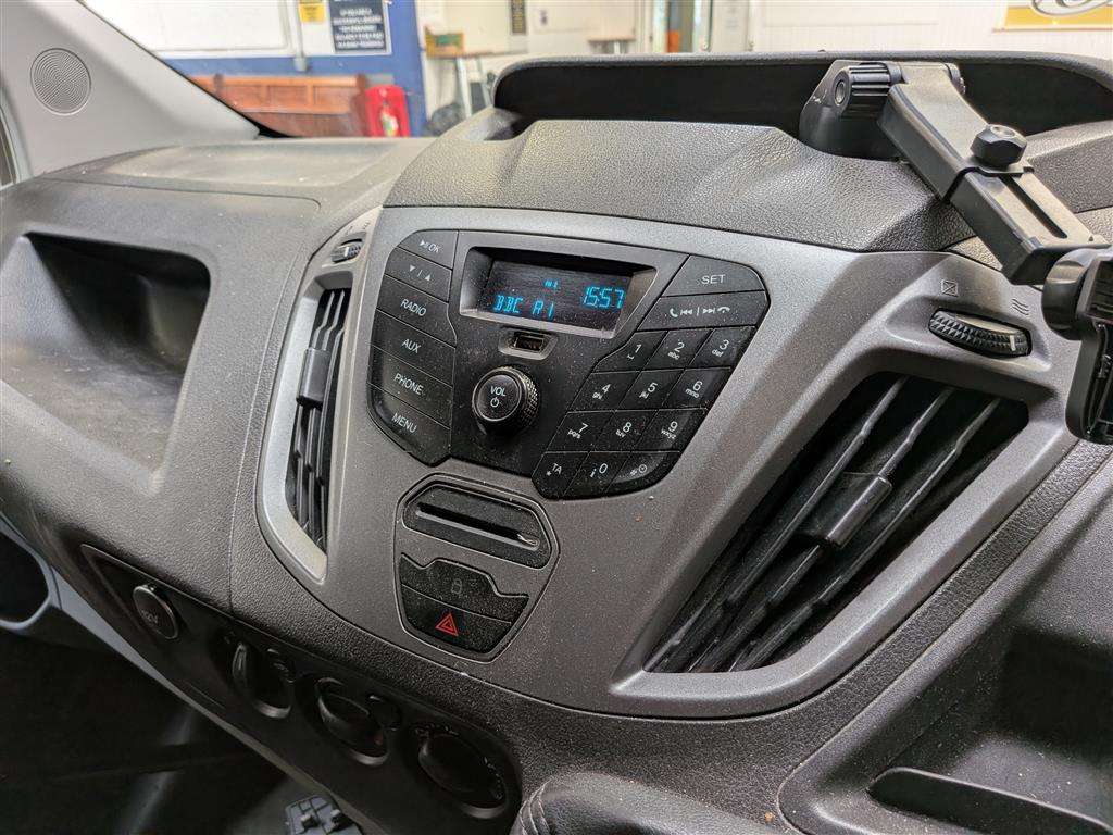 <p>2015 FORD TRANSIT CUSTOM 270 ECO-TE</p>