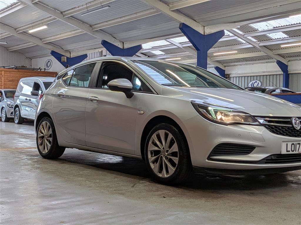<p>2017 VAUXHALL ASTRA DESIGN CDTI S/S</p>