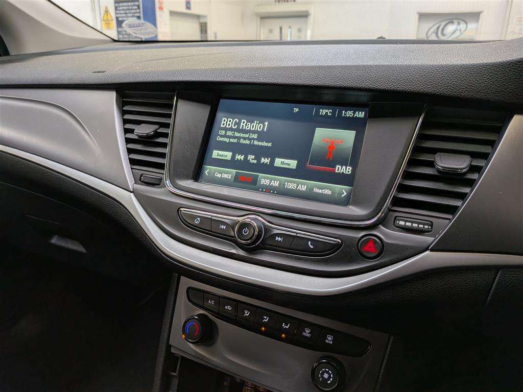 <p>2017 VAUXHALL ASTRA DESIGN CDTI S/S</p>