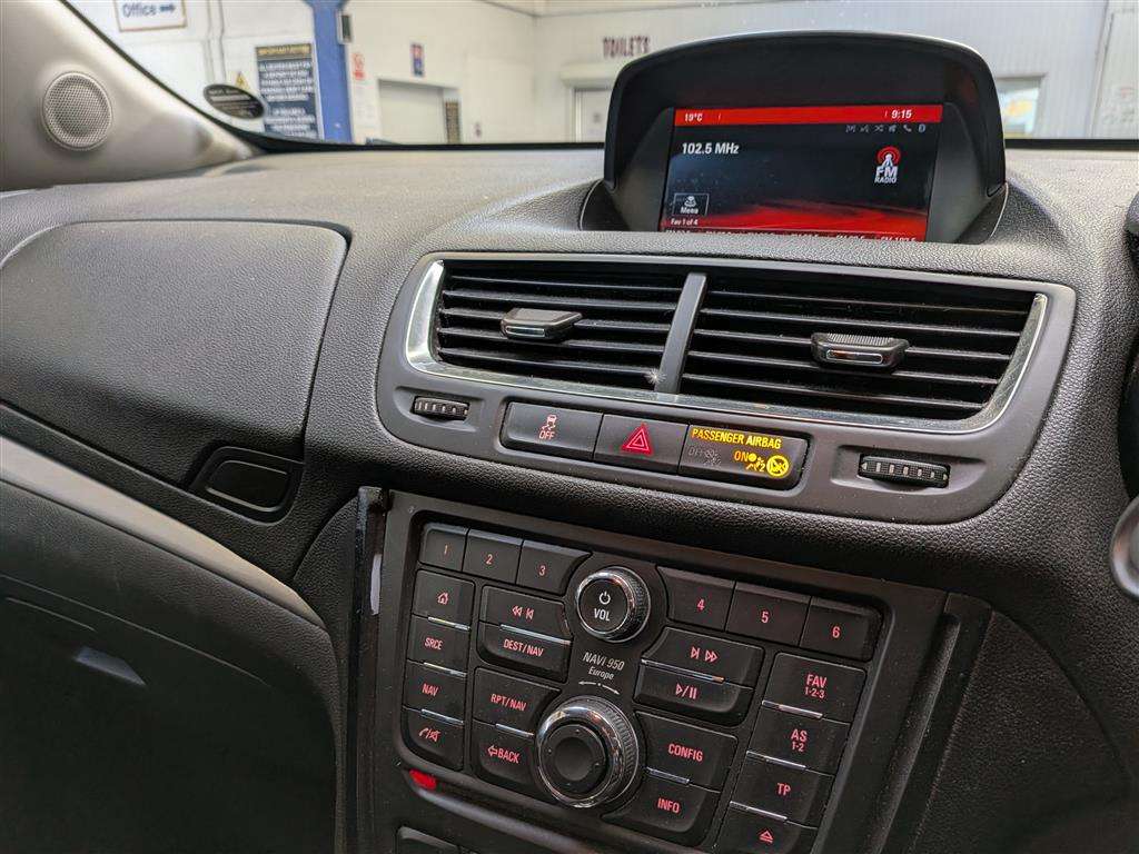 <p>2015 VAUXHALL MOKKA TECH LINE CDTI AUTO</p>