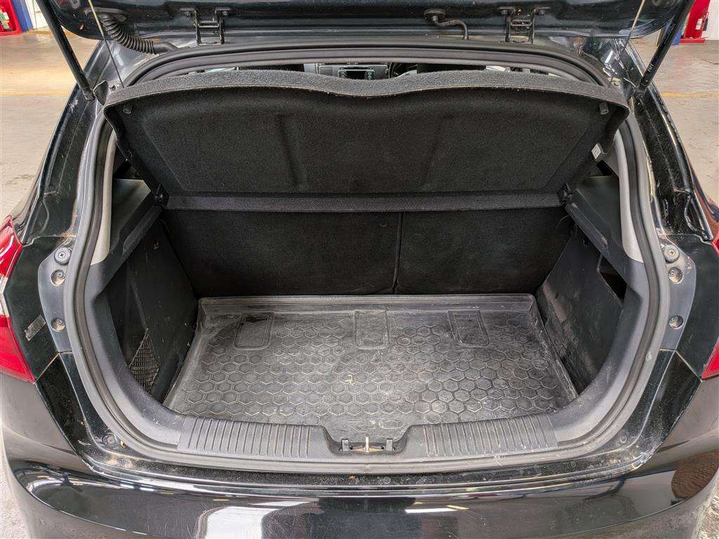 <p>2014 KIA RIO VR7</p>