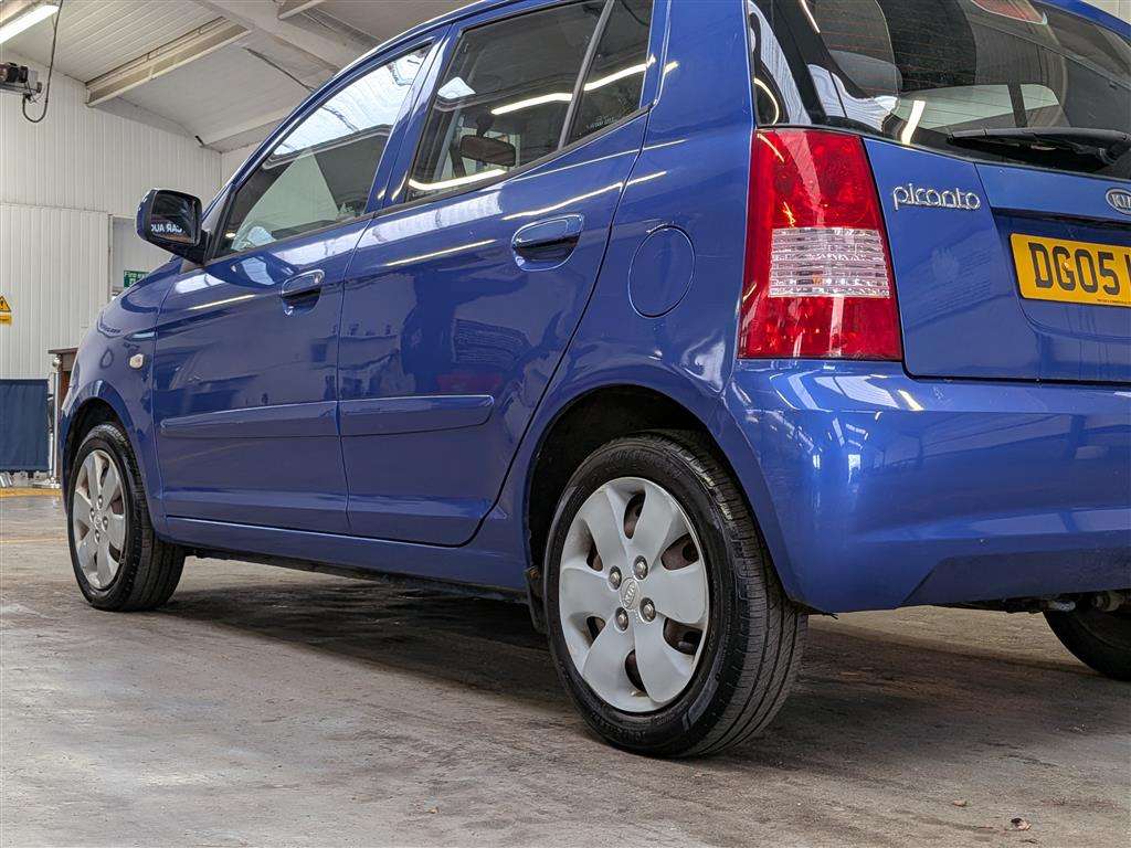 <p>2005 KIA PICANTO LX</p>