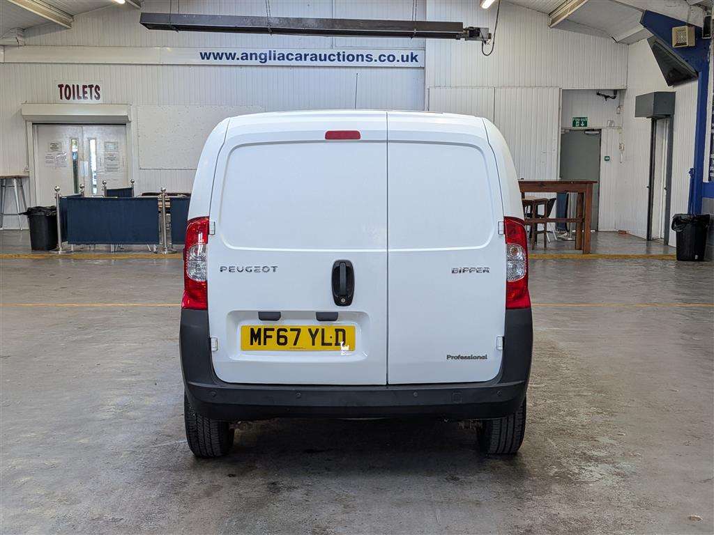 <p>2017 PEUGEOT BIPPER PROFESSIONAL HDI</p>