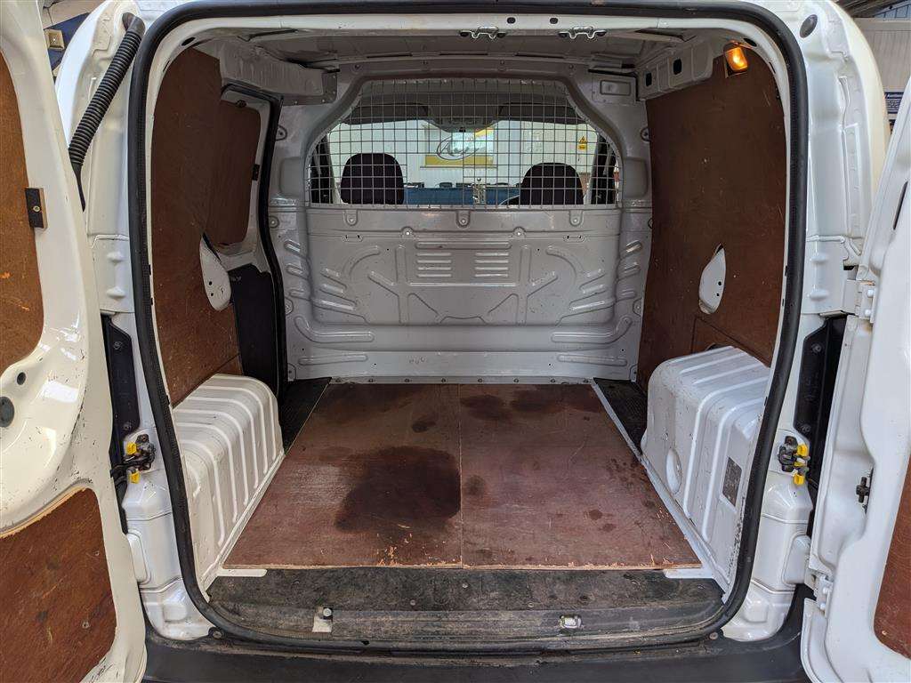 <p>2017 PEUGEOT BIPPER PROFESSIONAL HDI</p>