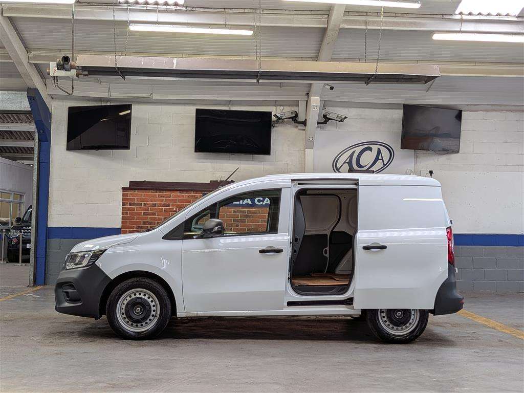 <p>2023 RENAULT KANGOO ML19 START BLUE DC</p>