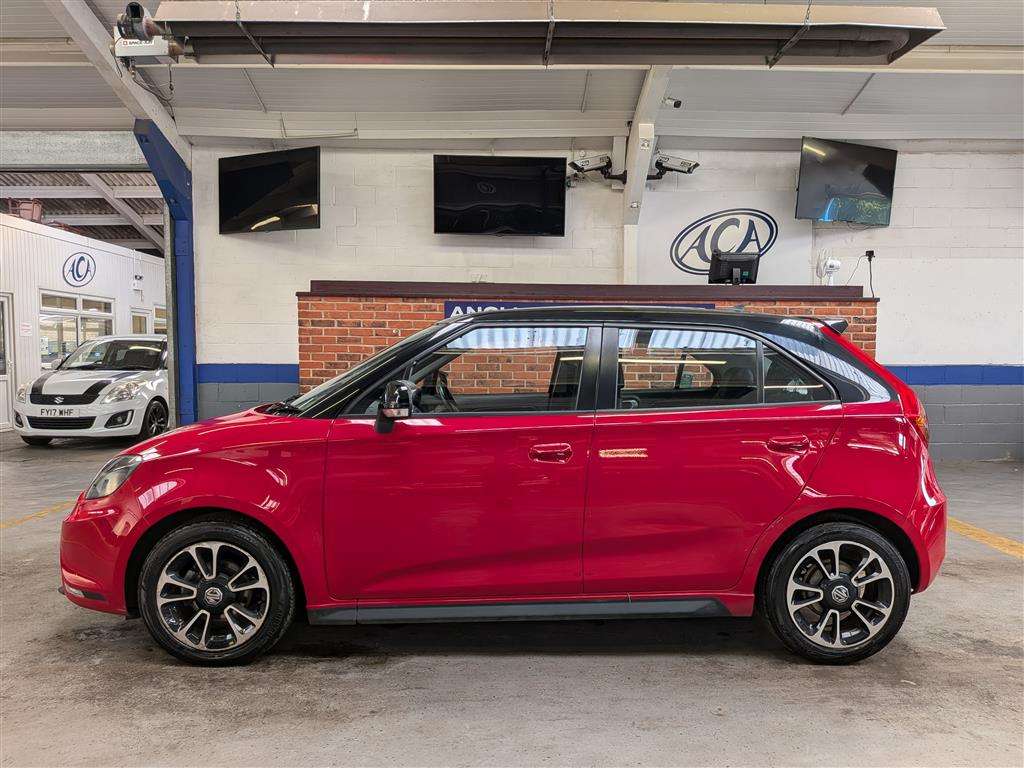 <p>2016 MG 3 STYLE LUX VTI-TECH</p>
