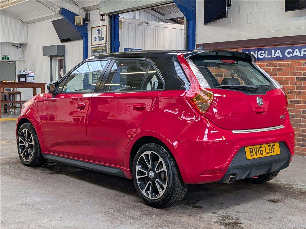 <p>2016 MG 3 STYLE LUX VTI-TECH</p>