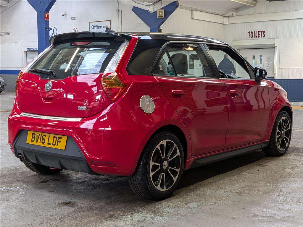 <p>2016 MG 3 STYLE LUX VTI-TECH</p>
