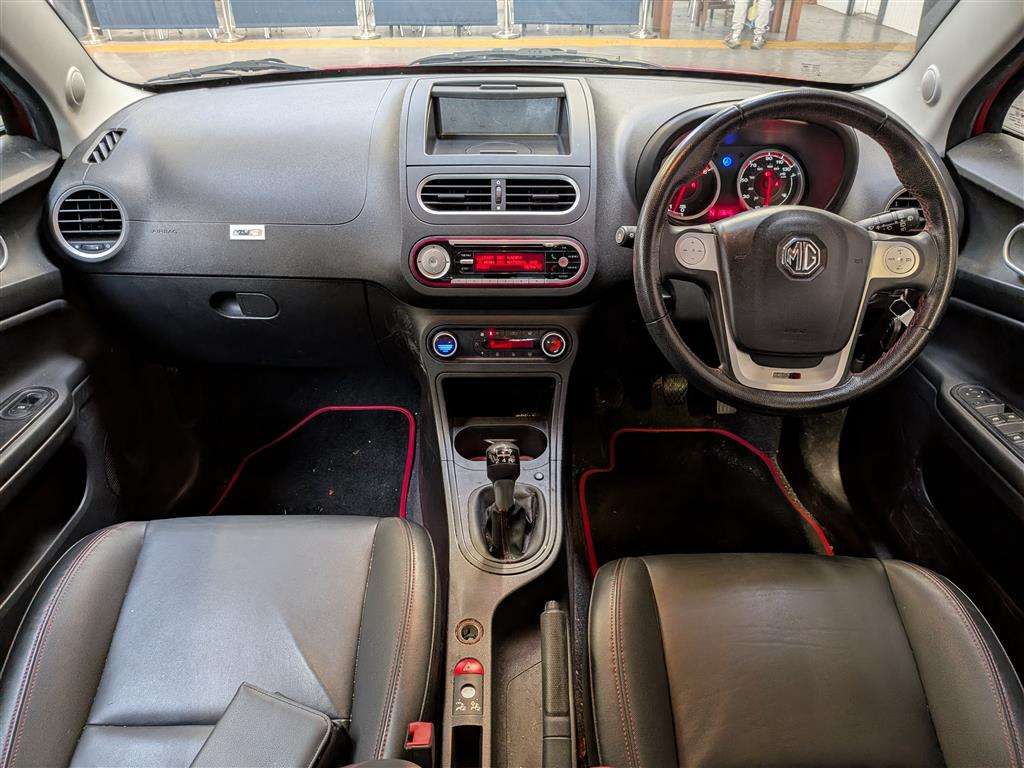 <p>2016 MG 3 STYLE LUX VTI-TECH</p>