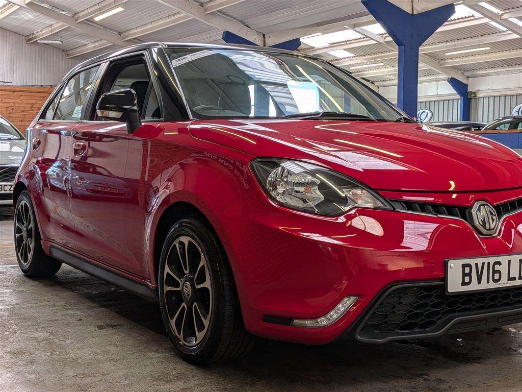 <p>2016 MG 3 STYLE LUX VTI-TECH</p>