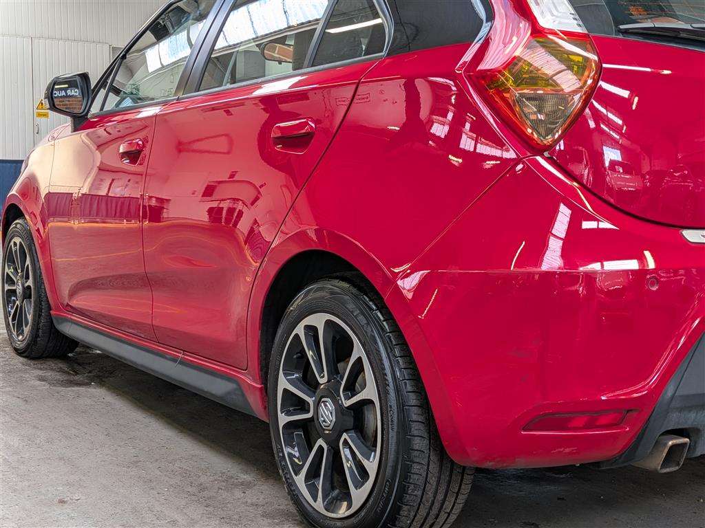 <p>2016 MG 3 STYLE LUX VTI-TECH</p>