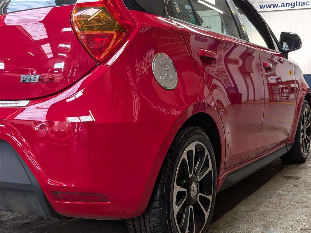<p>2016 MG 3 STYLE LUX VTI-TECH</p>