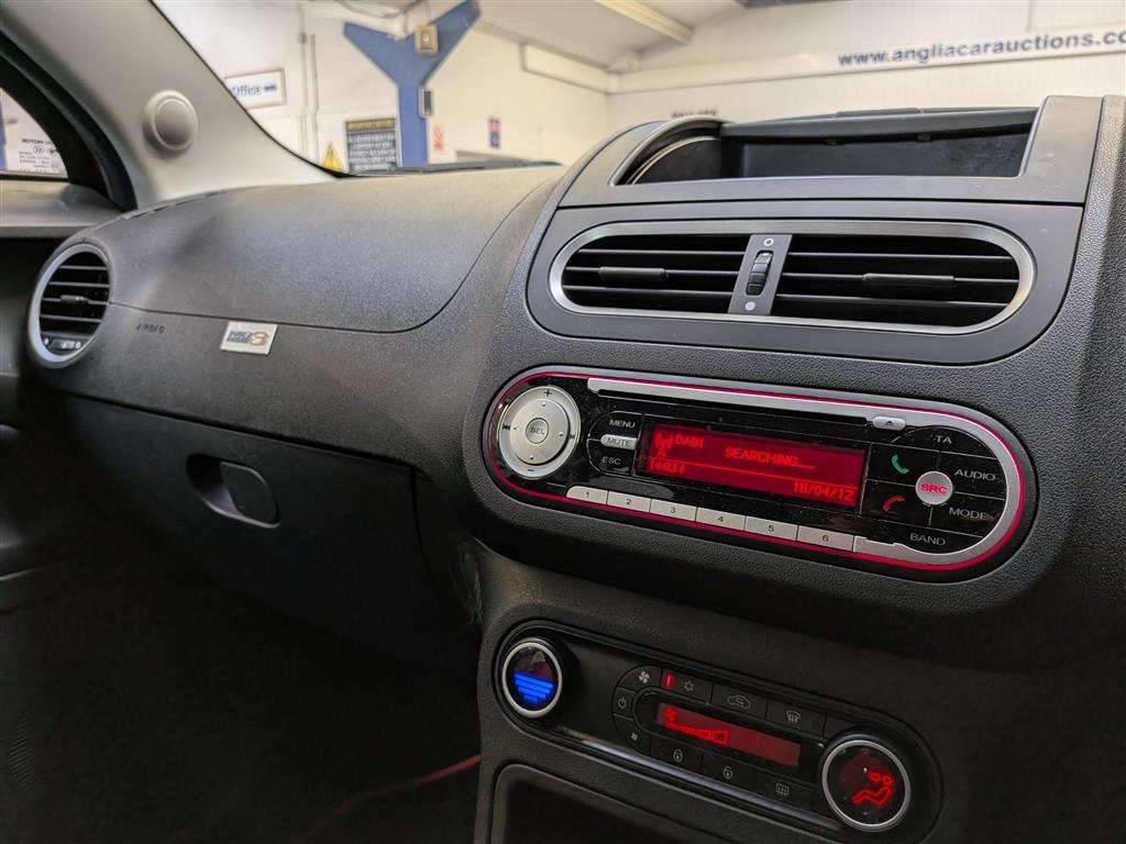 <p>2016 MG 3 STYLE LUX VTI-TECH</p>