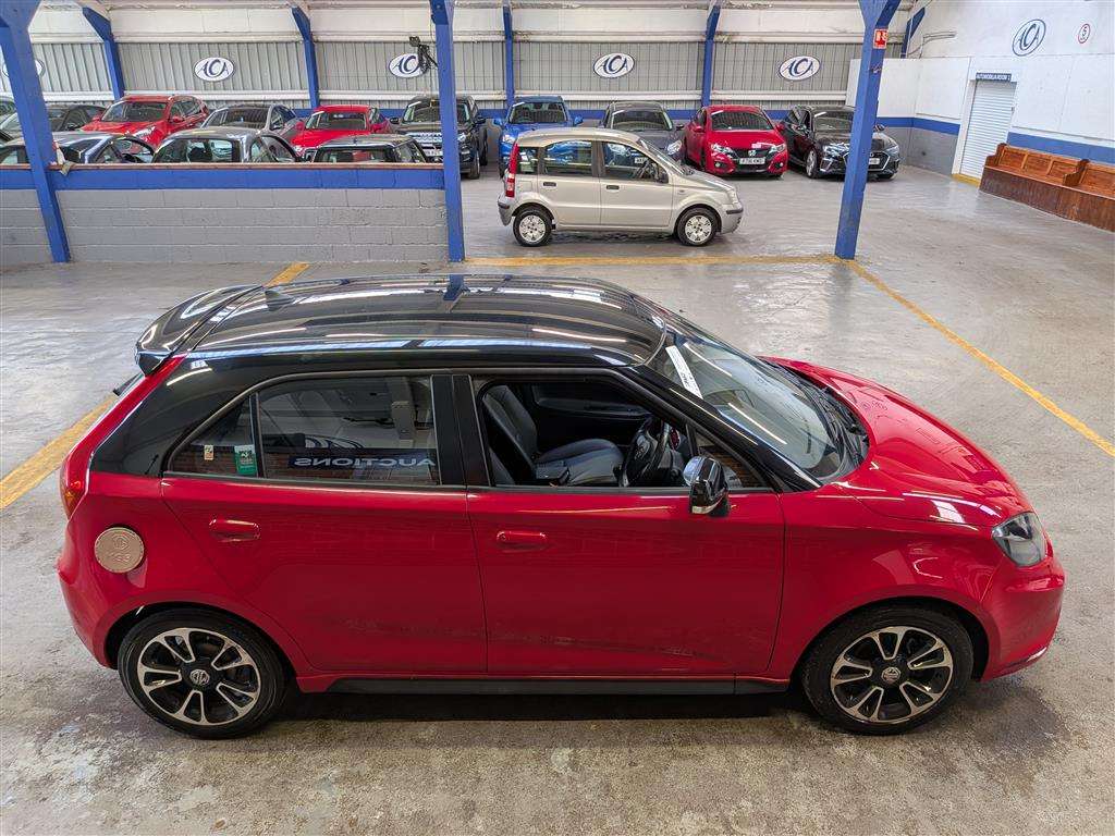 <p>2016 MG 3 STYLE LUX VTI-TECH</p>