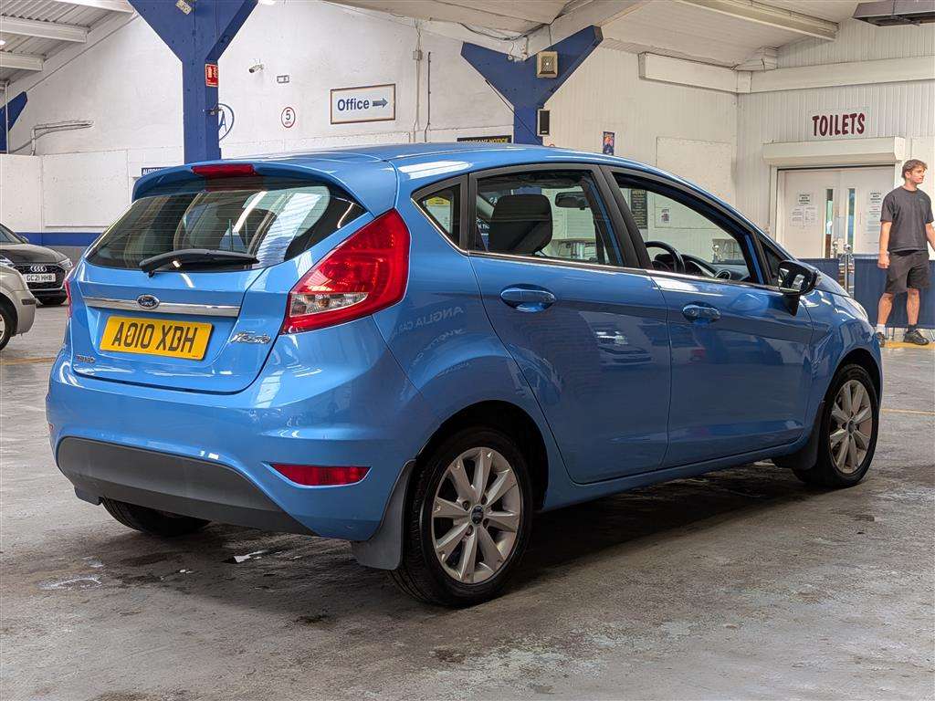 <p>2010 FORD FIESTA ZETEC</p>