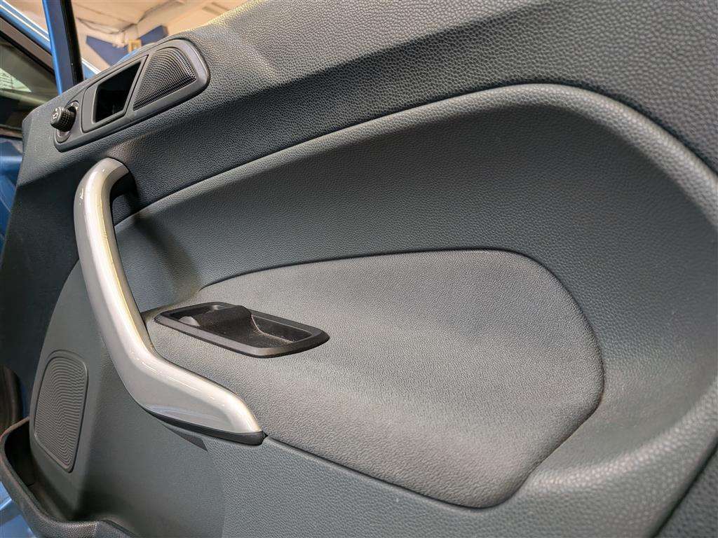 <p>2010 FORD FIESTA ZETEC</p>