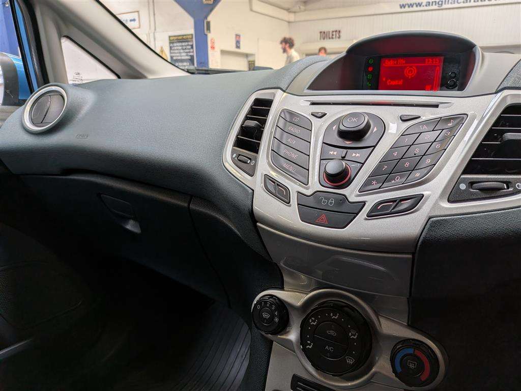 <p>2010 FORD FIESTA ZETEC</p>