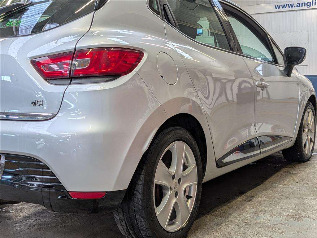 <p>2014 RENAULT CLIO D-QUE M-NAV ENERGY D</p>