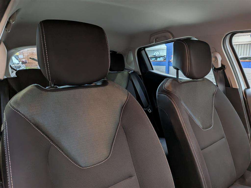 <p>2014 RENAULT CLIO D-QUE M-NAV ENERGY D</p>