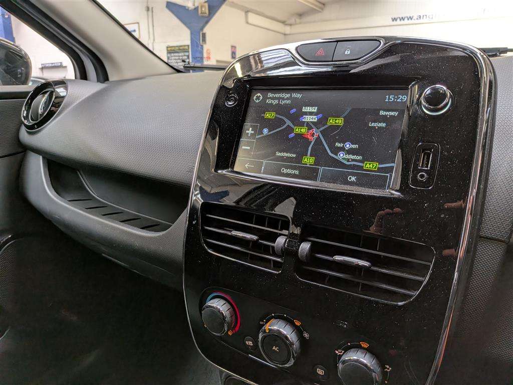 <p>2014 RENAULT CLIO D-QUE M-NAV ENERGY D</p>