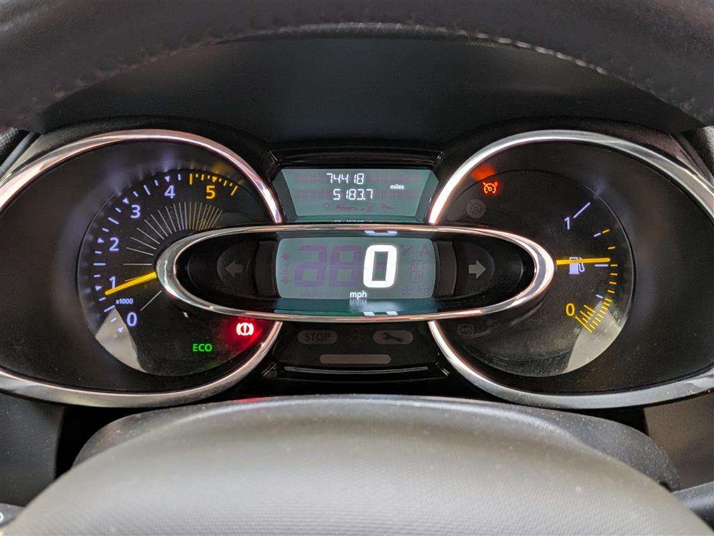 <p>2014 RENAULT CLIO D-QUE M-NAV ENERGY D</p>
