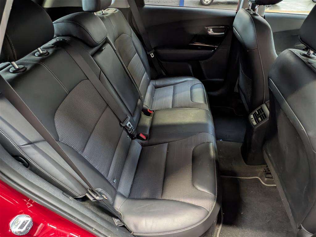 <p>2017 KIA NIRO 2 S-A</p>
