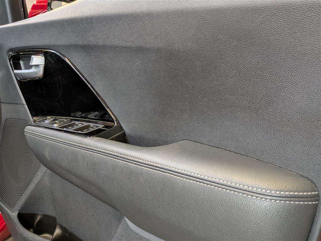 <p>2017 KIA NIRO 2 S-A</p>