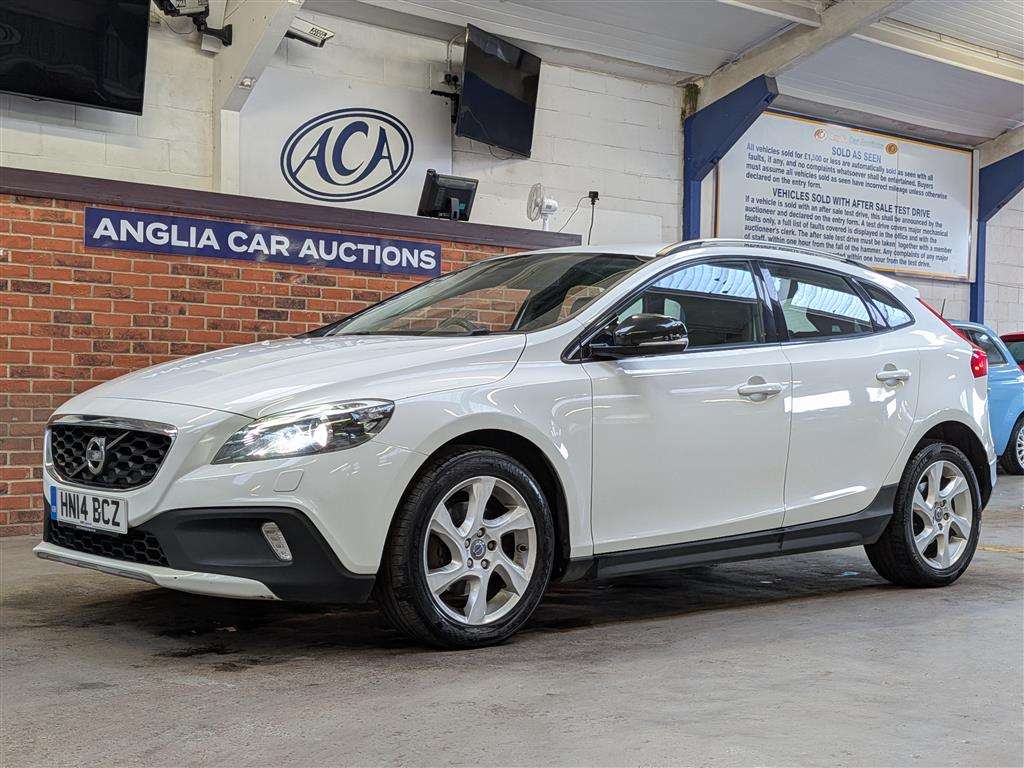 <p>2014 VOLVO V40 CROSS COUNTRY LUX D2</p>