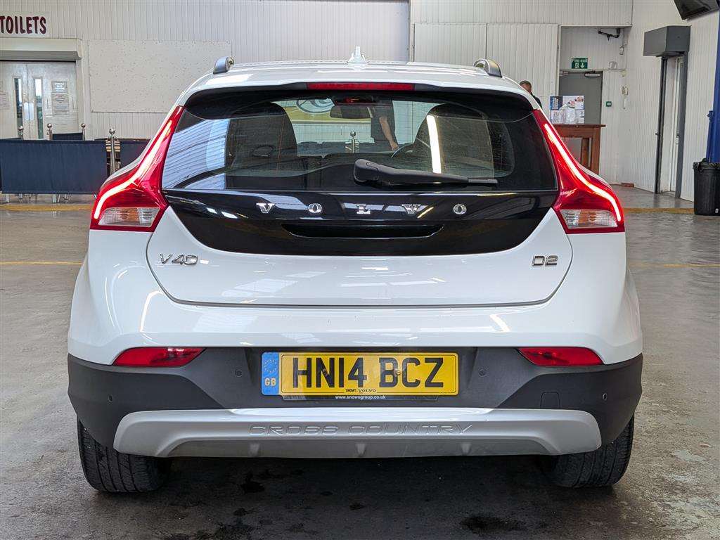 <p>2014 VOLVO V40 CROSS COUNTRY LUX D2</p>